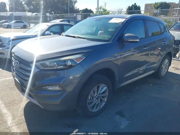 KM8J33A27HU361951 2017 HYUNDAI TUCSON - Image 2