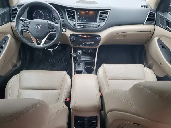 KM8J33A27HU385084 2017 HYUNDAI TUCSON - Image 8