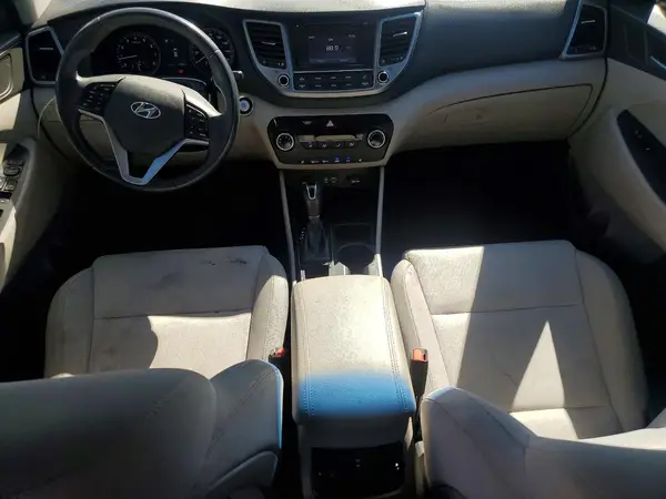 KM8J33A27HU389538 2017 HYUNDAI TUCSON - Image 8