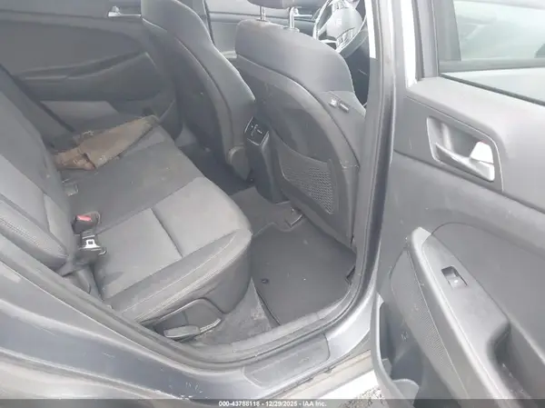 KM8J33A27HU393654 2017 HYUNDAI TUCSON - Image 8