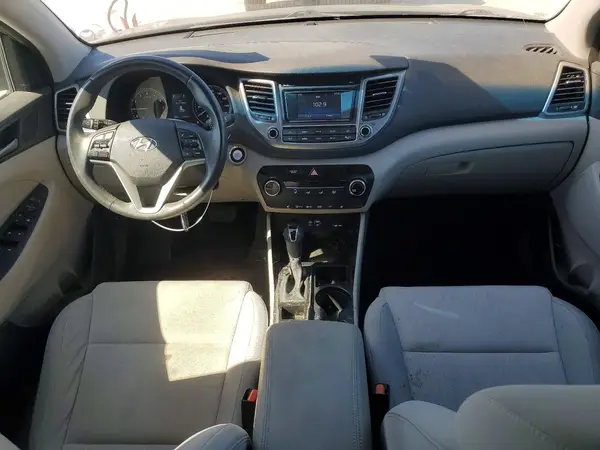 KM8J33A27HU395176 2017 HYUNDAI TUCSON - Image 8
