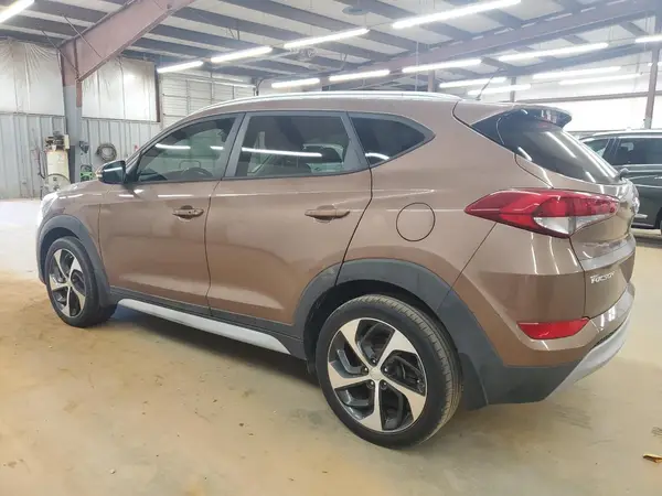 KM8J33A27HU415037 2017 HYUNDAI TUCSON - Image 2