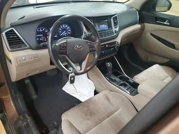 KM8J33A27HU415037 2017 HYUNDAI TUCSON - Image 8