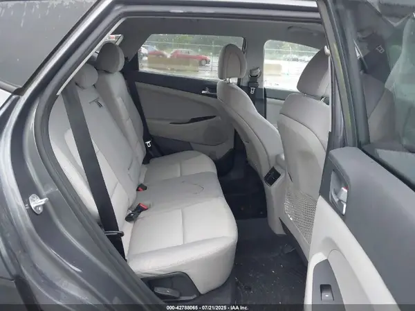 KM8J33A27HU426233 2017 HYUNDAI TUCSON - Image 8