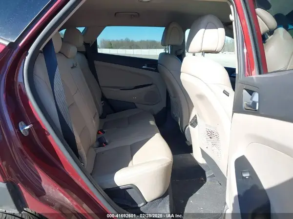 KM8J33A27HU426538 2017 HYUNDAI TUCSON - Image 8