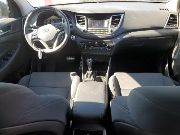 KM8J33A27HU437961 2017 HYUNDAI TUCSON - Image 8