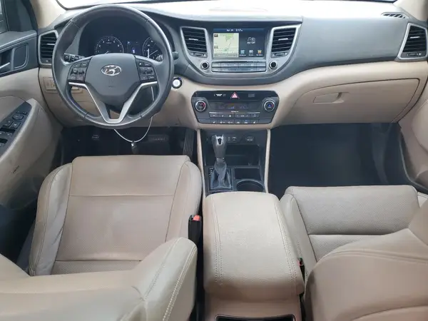 KM8J33A27HU458700 2017 HYUNDAI TUCSON - Image 8