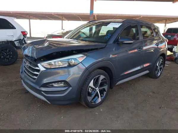KM8J33A27HU460429 2017 HYUNDAI TUCSON - Image 2