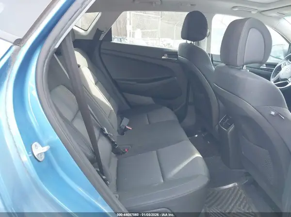 KM8J33A27HU467123 2017 HYUNDAI TUCSON - Image 8