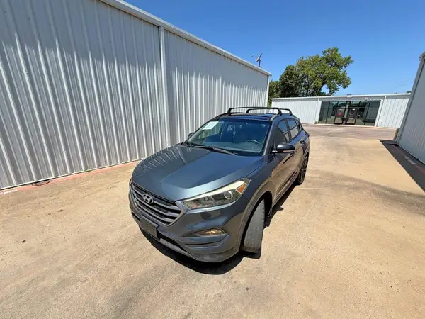 KM8J33A27HU501268 2017 HYUNDAI TUCSON - Image 2