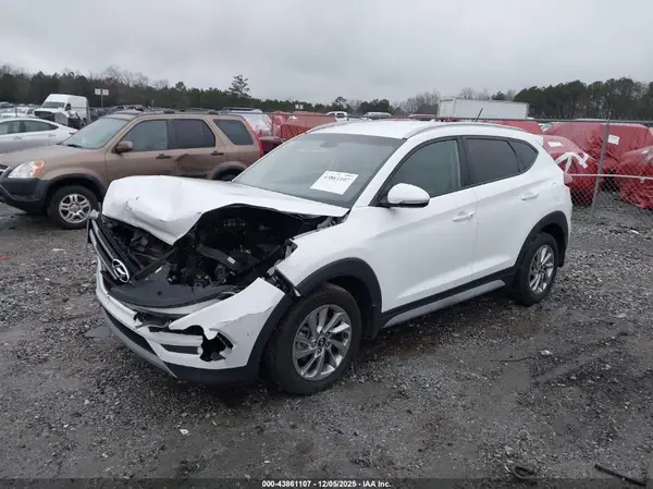 KM8J33A27HU508852 2017 HYUNDAI TUCSON - Image 2