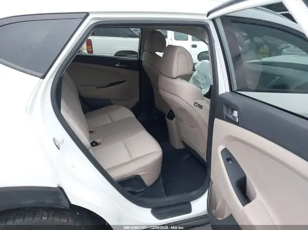 KM8J33A27HU508852 2017 HYUNDAI TUCSON - Image 8