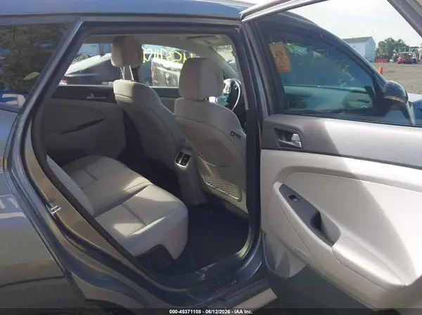 KM8J33A27HU519947 2017 HYUNDAI TUCSON - Image 8