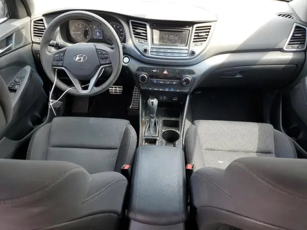 KM8J33A27HU521245 2017 HYUNDAI TUCSON - Image 8