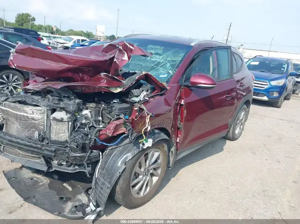 KM8J33A27HU526204 2017 HYUNDAI TUCSON - Image 2