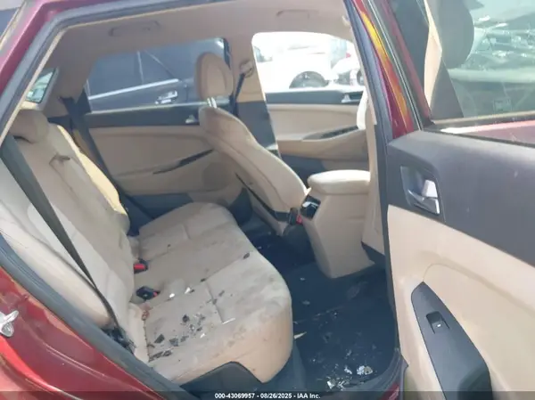 KM8J33A27HU526204 2017 HYUNDAI TUCSON - Image 8