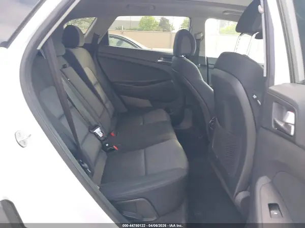 KM8J33A27HU543486 2017 HYUNDAI TUCSON - Image 8