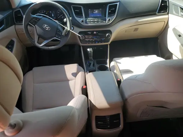 KM8J33A27HU561146 2017 HYUNDAI TUCSON - Image 8