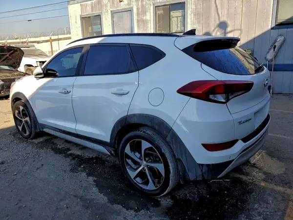 KM8J33A27JU665903 2018 HYUNDAI TUCSON - Image 2