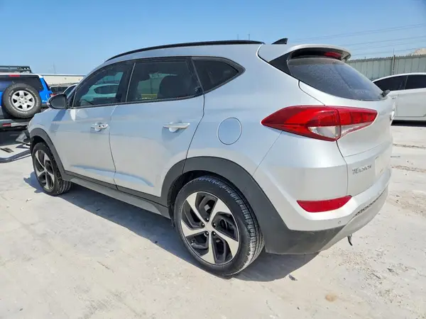 KM8J33A27JU674732 2018 HYUNDAI TUCSON - Image 2
