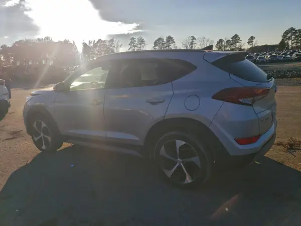 KM8J33A27JU708121 2018 HYUNDAI TUCSON - Image 2