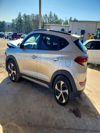 KM8J33A27JU749817 2018 HYUNDAI TUCSON - Image 2
