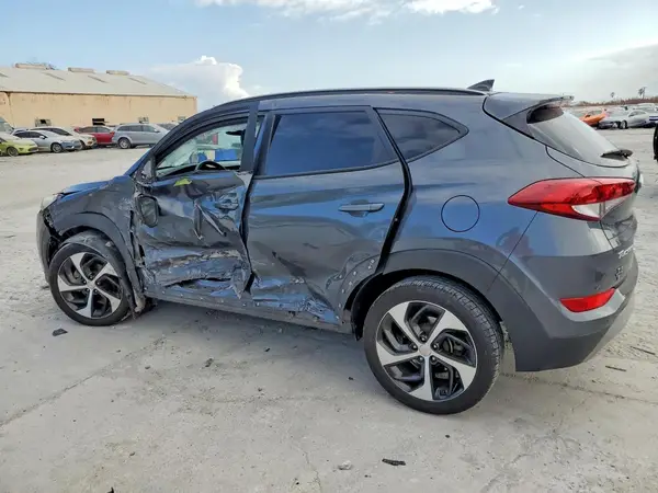 KM8J33A27JU759098 2018 HYUNDAI TUCSON - Image 2