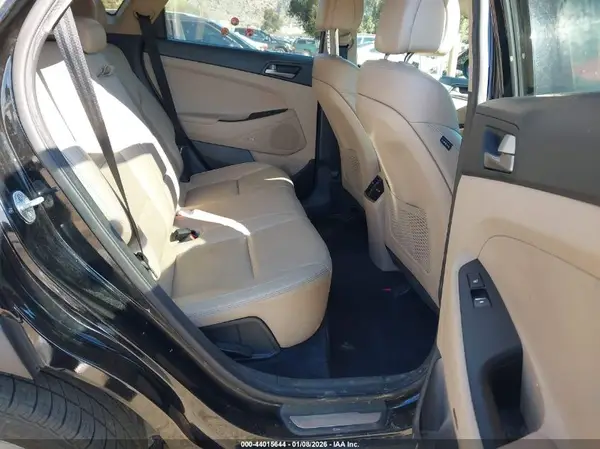 KM8J33A27JU759487 2018 HYUNDAI TUCSON - Image 8