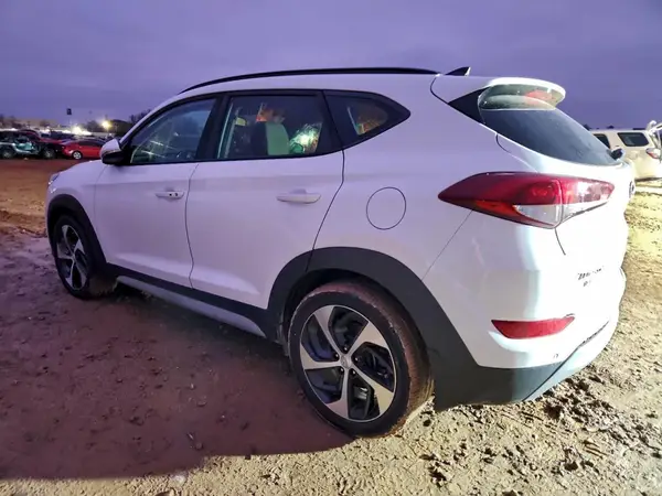 KM8J33A27JU810521 2018 HYUNDAI TUCSON - Image 2