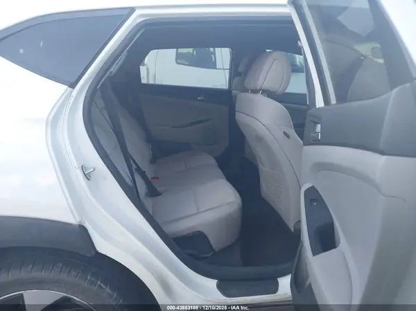 KM8J33A28GU046946 2016 HYUNDAI TUCSON - Image 8