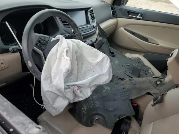 KM8J33A28GU211264 2016 HYUNDAI TUCSON - Image 8