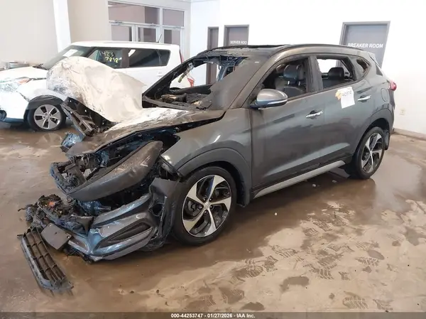 KM8J33A28HU276620 2017 HYUNDAI TUCSON - Image 2
