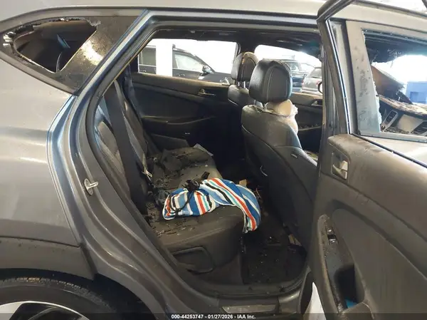 KM8J33A28HU276620 2017 HYUNDAI TUCSON - Image 8