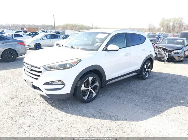 KM8J33A28HU283857 2017 HYUNDAI TUCSON - Image 2