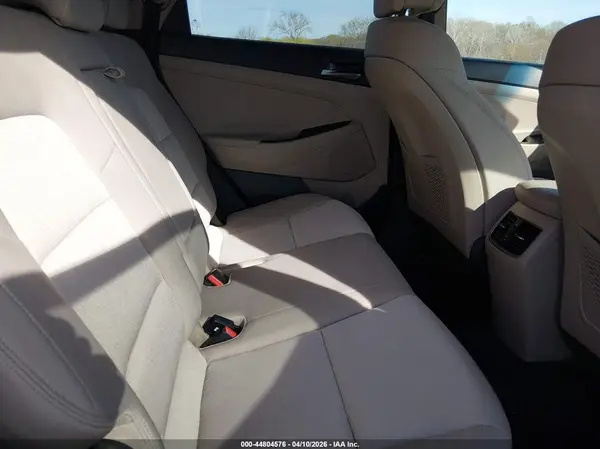 KM8J33A28HU283857 2017 HYUNDAI TUCSON - Image 8