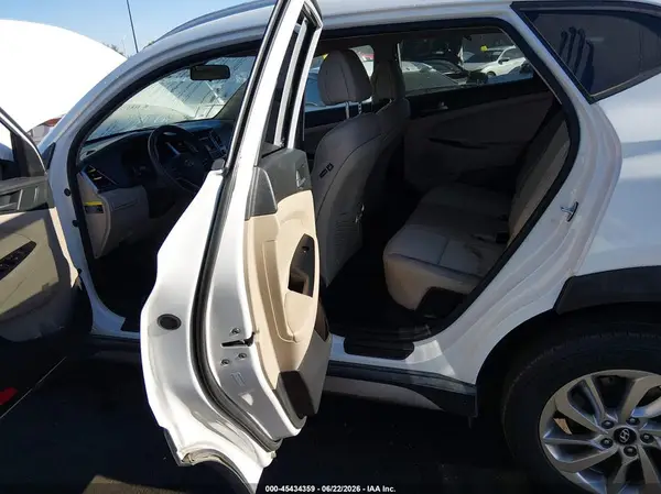 KM8J33A28HU285737 2017 HYUNDAI TUCSON - Image 8
