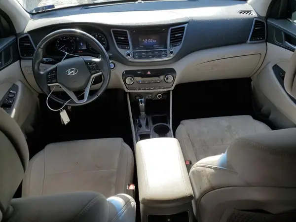 KM8J33A28HU319479 2017 HYUNDAI TUCSON - Image 8