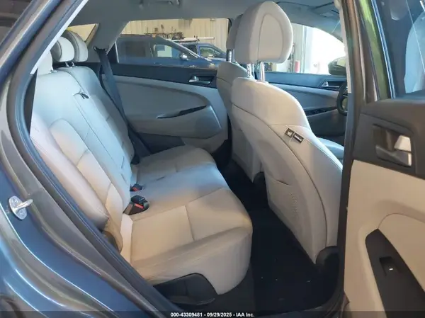 KM8J33A28HU344561 2017 HYUNDAI TUCSON - Image 8