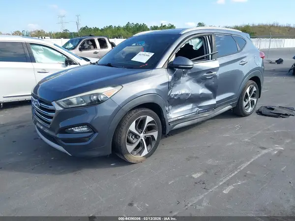 KM8J33A28HU355026 2017 HYUNDAI TUCSON - Image 2
