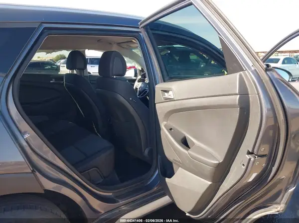 KM8J33A28HU364406 2017 HYUNDAI TUCSON - Image 8