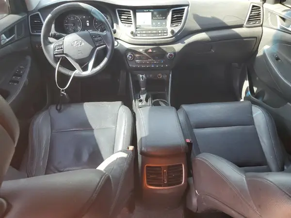 KM8J33A28HU371193 2017 HYUNDAI TUCSON - Image 8