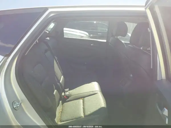 KM8J33A28HU371663 2017 HYUNDAI TUCSON - Image 8