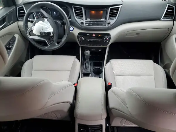 KM8J33A28HU373560 2017 HYUNDAI TUCSON - Image 8