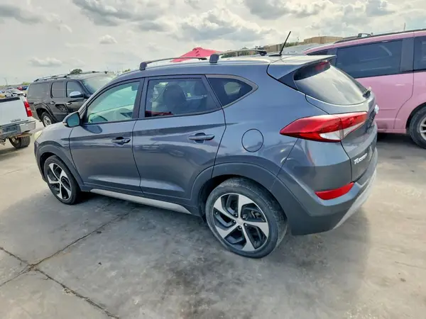 KM8J33A28HU379777 2017 HYUNDAI TUCSON - Image 2