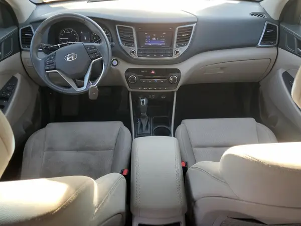 KM8J33A28HU381948 2017 HYUNDAI TUCSON - Image 8