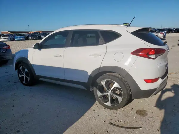 KM8J33A28HU388835 2017 HYUNDAI TUCSON - Image 2