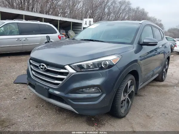 KM8J33A28HU413121 2017 HYUNDAI TUCSON - Image 2