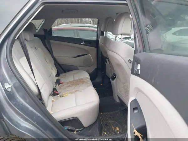 KM8J33A28HU413121 2017 HYUNDAI TUCSON - Image 8