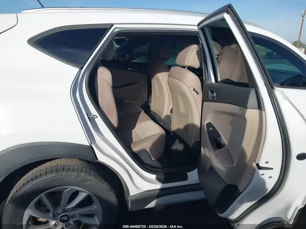 KM8J33A28HU436835 2017 HYUNDAI TUCSON - Image 8