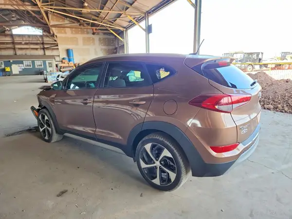 KM8J33A28HU460245 2017 HYUNDAI TUCSON - Image 2